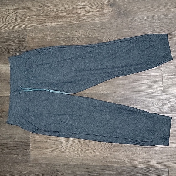 Jogger Crop - Picture 2 of 8